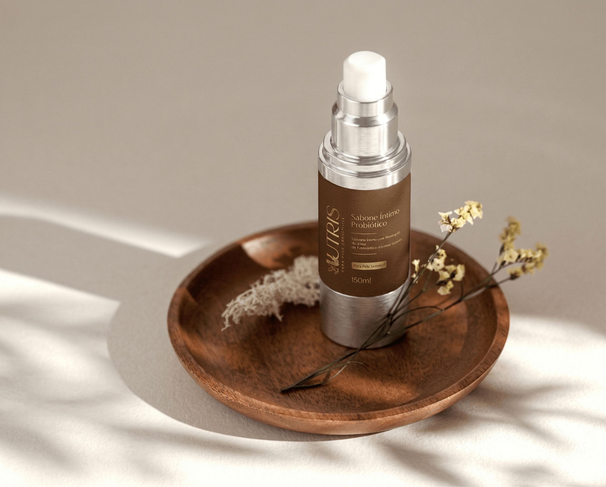 Produto AUTRIS em composição botânica editorial